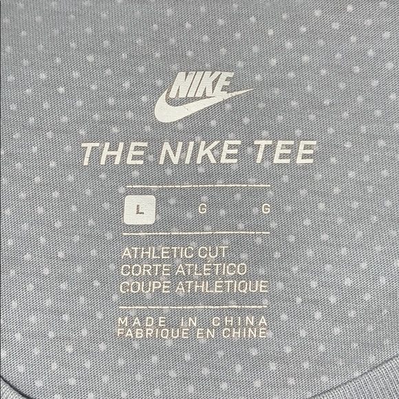 Nike grey/ white Polkadotted t-shirt - Picture 4 of 4